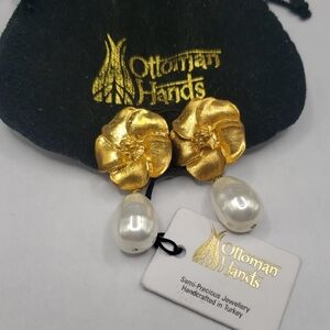 Ottoman Hands Goldtone Flower Earrings with Pearl Drop
